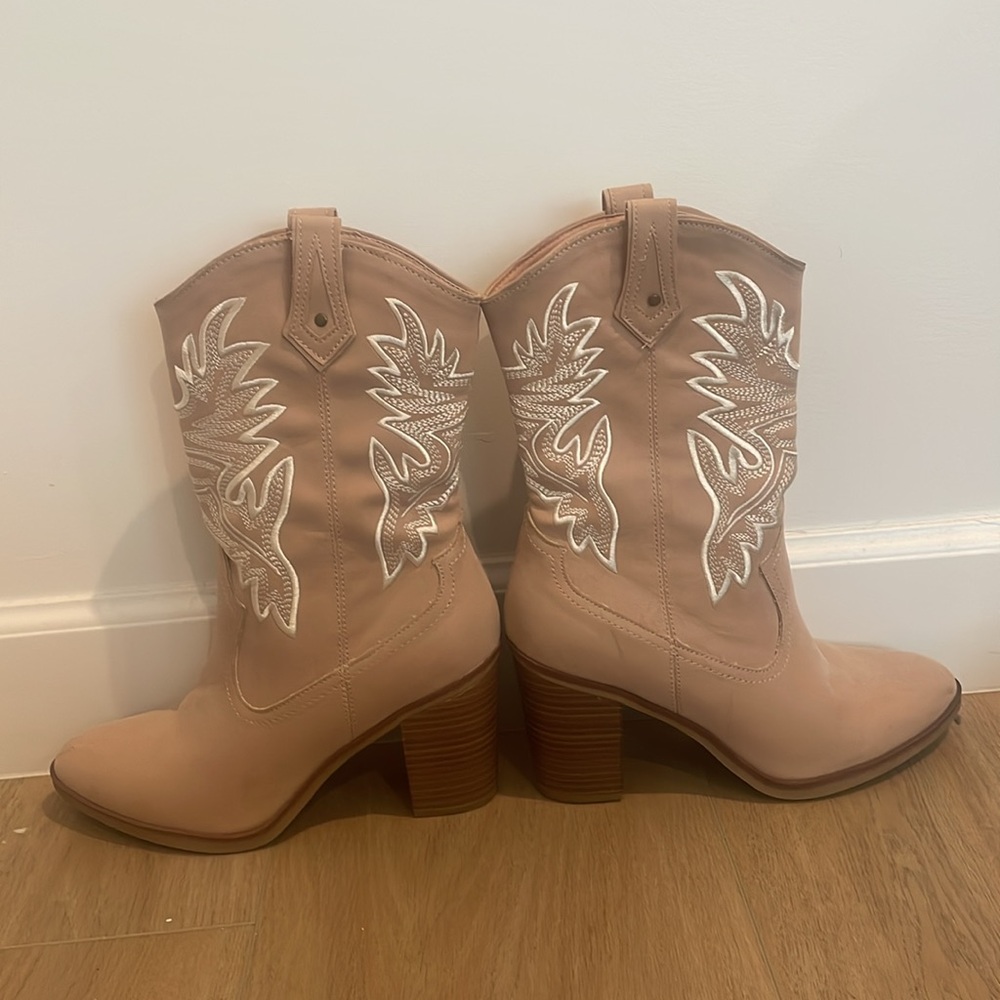 Tan Western-Style Women's Cowboy Boots - Picture 2 of 2